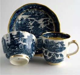 Caughley Scalloped Trio of Tea Bowl, Coffee Can & Saucer, Blue & White 'Pagoda' Landscape Pattern, c1785