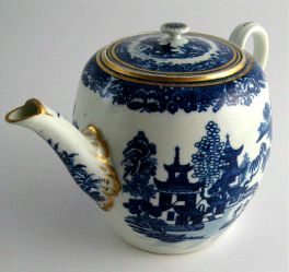 Worcester 'Bandstand' pattern teapot and cover, c1780
