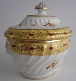 Rare Chamberlain's Worcester Yellow Ground Oval Shanked Sucrier and Cover, Red and Gilt Decoration, Pattern 221, c1800