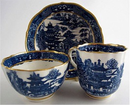 Caughley Scalloped Trio of Tea Bowl, Coffee Can & Saucer, Blue & White 'Pagoda' Landscape Pattern, c1785