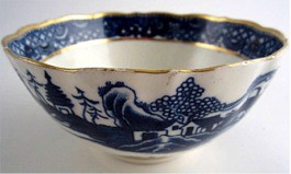 Caughley Scalloped Slops Bowl, Blue & White 'Pagoda' Landscape Pattern, c1785