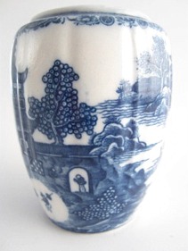 Caughley 'Barrel' Shaped Moulded Tea Canister (Lacking its Lid), Decorated with Blue & White 'Temple' Pattern, c1785