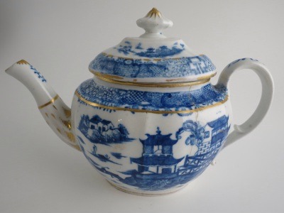 Coalport 'John Rose' Fluted Oval Blue and White Chinese Pattern Teapot, c1800