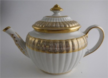 Coalport 'John Rose' New fluted Oval Gilt Teapot, 'Interlinked Ellipses and Dot' Gilt Decoration, c1798