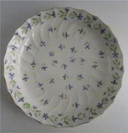 Worcester 'Shanked Body' Bread and Butter or Cake Plate, Decorated with 'Cornflowers', c1795