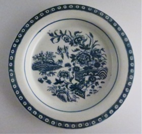 Caughley small sized plate, beautifully decorated with the transfer printed blue and white 'Fence' Pattern, c1785