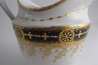 Chamberlain Worcester Oval Shaped Milk Jug, Underglaze Blue and Gilt 'Blue Border with Gold Ovals and Gilded Dropping Foliage' Decoration, Pattern Number 61, c1800-1805