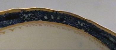 Rim close up - Caughley fluted Sucrier and Cover, printed with blue and white 'Pagoda' pattern with applied gilded decoration, Salopian 'S' mark, c1785