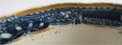 Rim condition - Caughley fluted Sucrier and Cover, printed with blue and white 'Pagoda' pattern with applied gilded decoration, Salopian 'S' mark, c1785