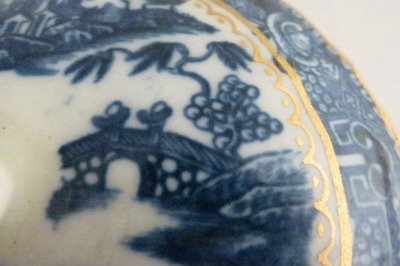 Caughley fluted Sucrier and Cover, printed with blue and white 'Pagoda' pattern with applied gilded decoration, Salopian 'S' mark, c1785