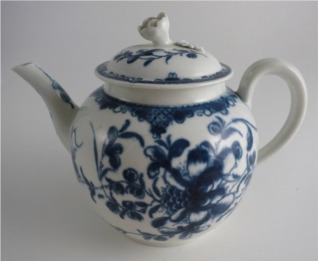 First Period Worcester Teapot, Cover with Flower Finial, Painted Underglaze Blue with the 'Mansfield' Pattern, c1765-75