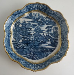 Caughley Hexagonal Shape Printed Underglaze Blue 'Pagoda' Teapot Stand, c1785