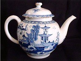 Lowestoft Porcelain Teapot, c1757-59.