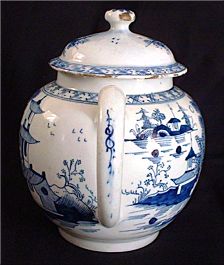 Lowestoft Porcelain Teapot, c1757-59.